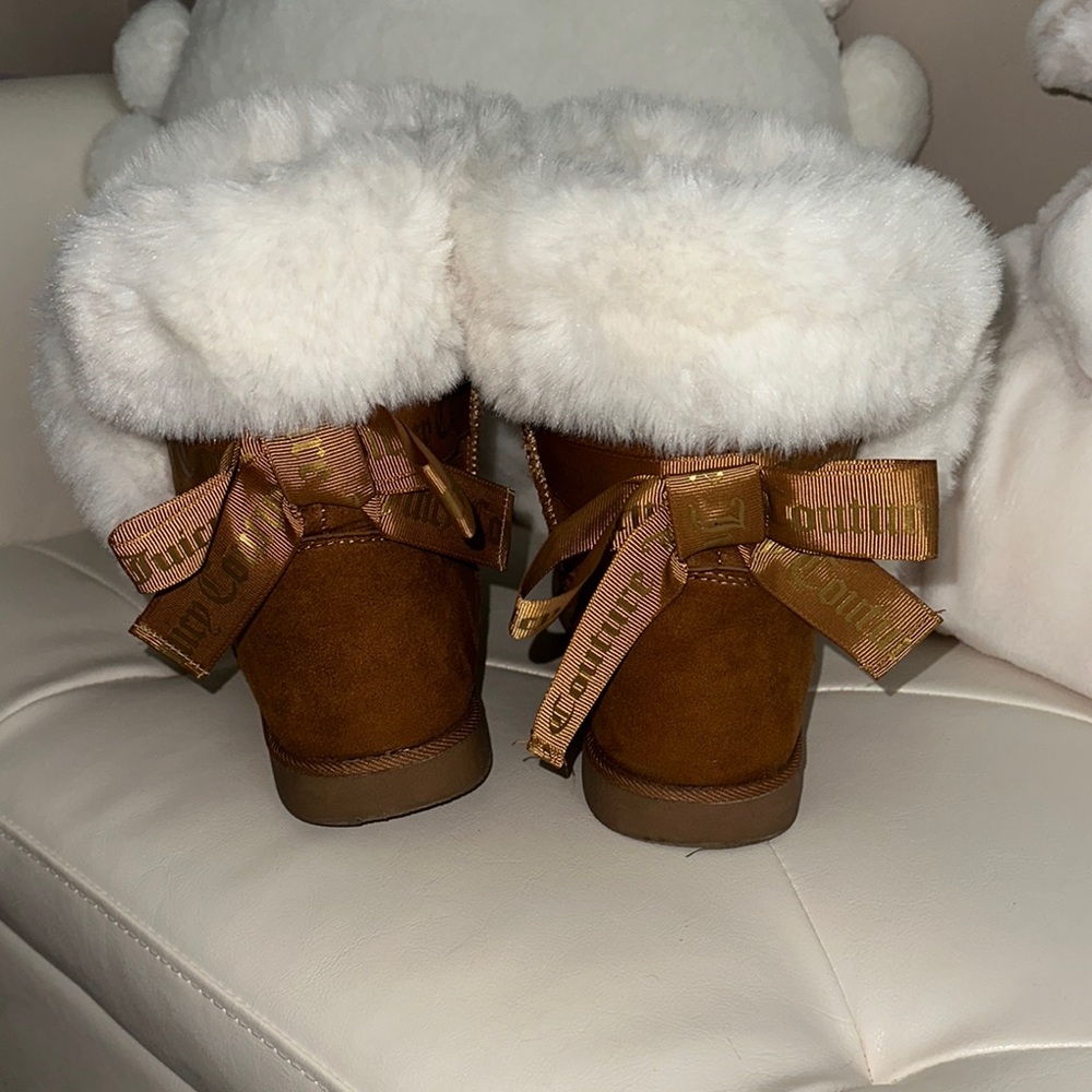 JUICY COUTURE FURRY/BOW WINTER BOOTS
